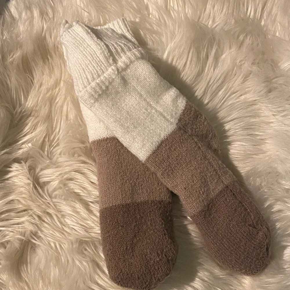 Cozy Two-Tone Fuzzy Socks in Cream and Taupe